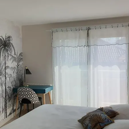 Apartment Centre Ville, T3 Moderne Et Chic, Plage A 5 Min Saint-Jean-de-Luz
